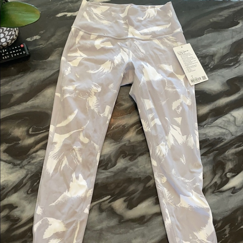 Lulu Wunder Under HR Tight 28”